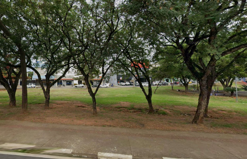 Homem não identificado foi encontrado inconsciente em área verde, na altura do Jardim Paulistano