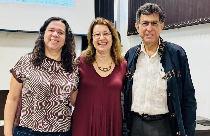 Diretores eleitos com Cristina Maria Perissinotto Baron, ao centro, então diretora da unidade