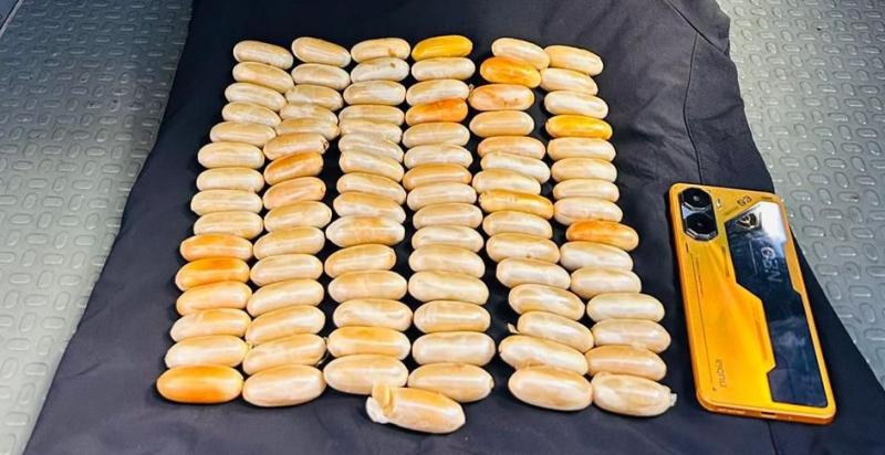Cão de faro indicou bolsa onde estavam porções de pasta base de cocaína