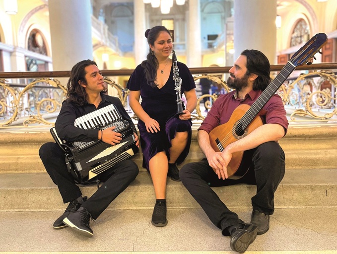  Às 16h, Trio Revirado sobe ao palco da Área de Convivência e traz uma imersão à música popular argentina