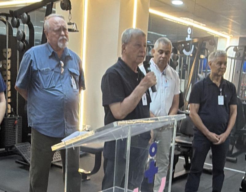 O vice-presidente, Jorge Guazzi, entre o conselheiro Neto Jacinto, o médico Marcelo Savio e o diretor de humanização do HE, Rubens Afonso 