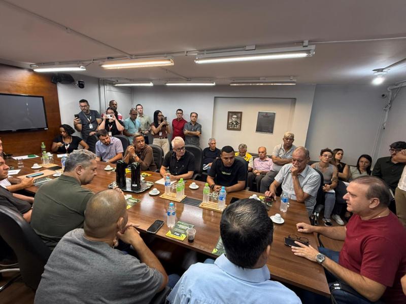 Reunião entre Executivo e Legislativo ocorreu na manhã desta segunda-feira