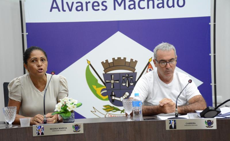 Vereadores Regina Márcia (PP) e José Carlos Cabrera (PSDB) cobraram explicações do Estado