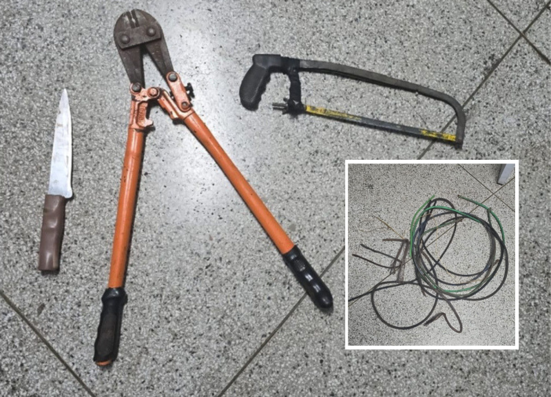 Com suspeitos, PM apreendeu fragmentos de fios e cabos elétricos, serra de arco, faca e alicate