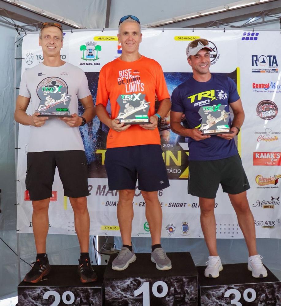 Casimiro, da APOP/Semepp, comemora o 1º lugar no pódio