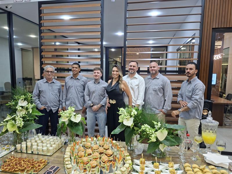 Diretor Alex e diretora Erica com equipe Nilbox