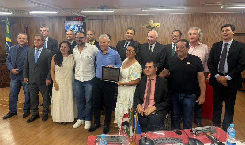 Cláudio Bispo e familiares, com vereadores de Prudente