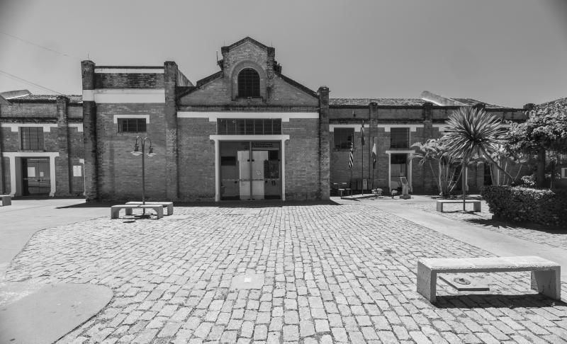 Diferente de uma reforma convencional, o restauro em curso é um processo de investigação histórica e rigor técnico