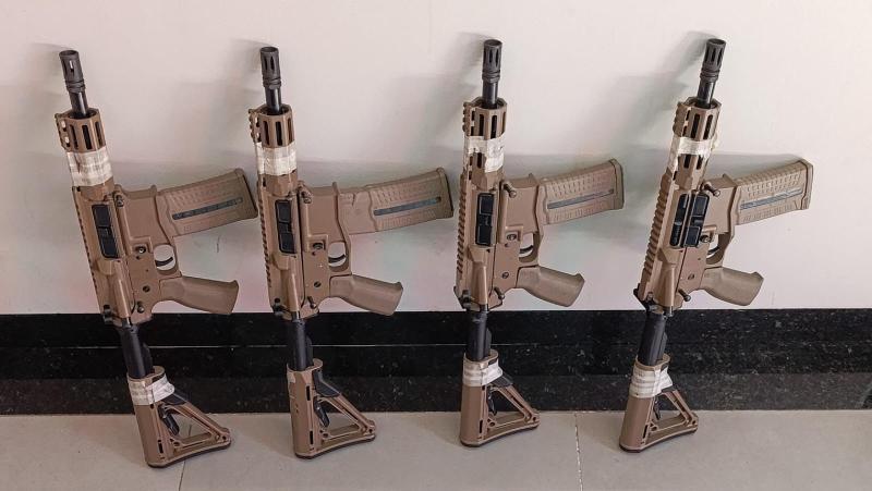Armamento de uso restrito, calibre 5.56x45, estava completo e desmontado