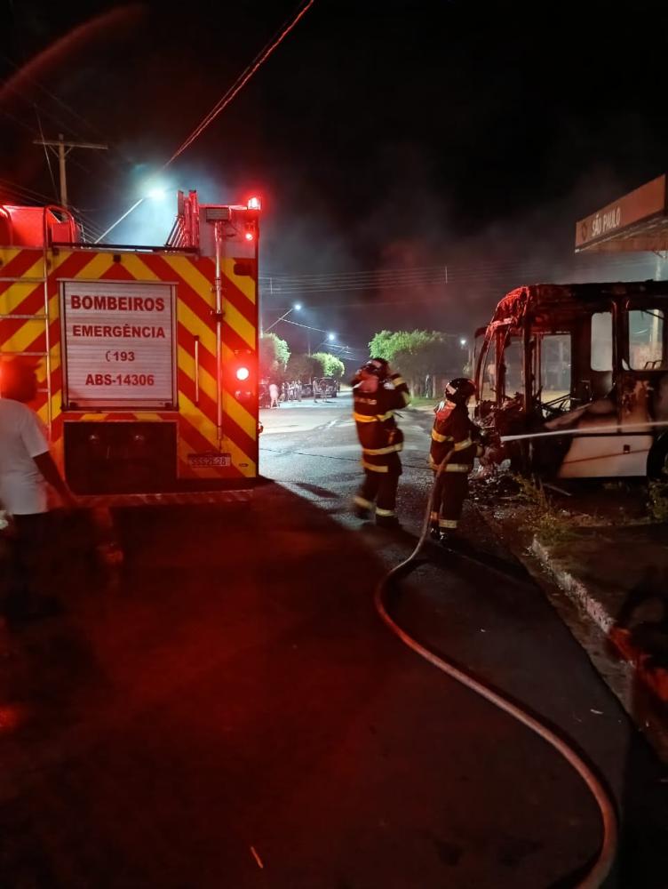 Atuação conjunta entre órgãos de segurança e equipes municipais evitou que fogo se alastrasse