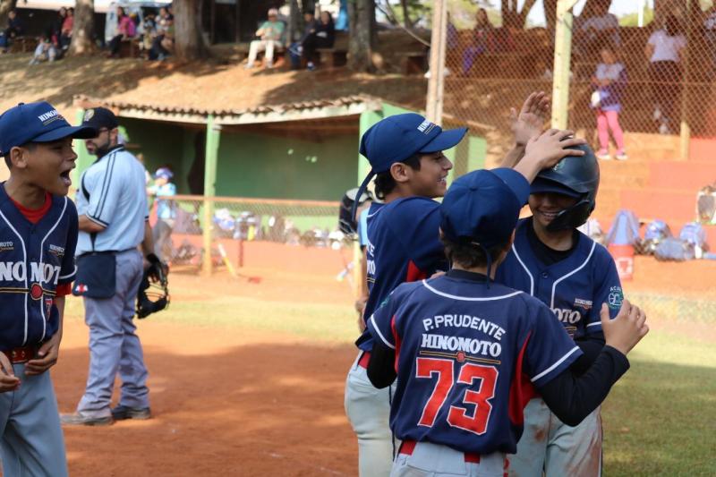 “Beisebol Para Todos” da Acae de Prudente atende crianças e adolescentes de 6 a 12 anos