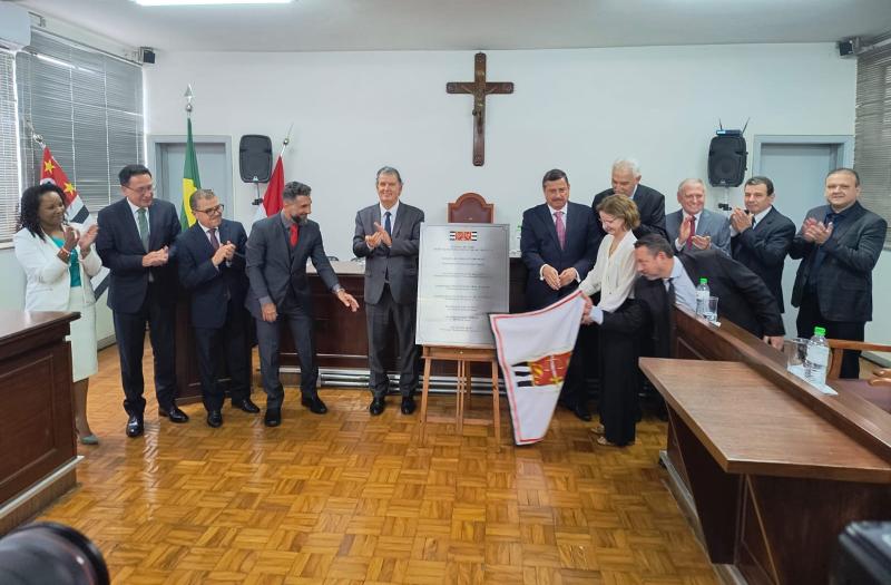 Descerramento da placa da 2ª Vara do JEC (Juizado Especial Cível) se deu no Fórum, nesta sexta-feira
