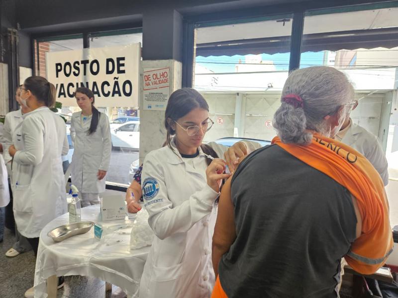 Vacinação ocorreu dentro de supermercados de Prudente