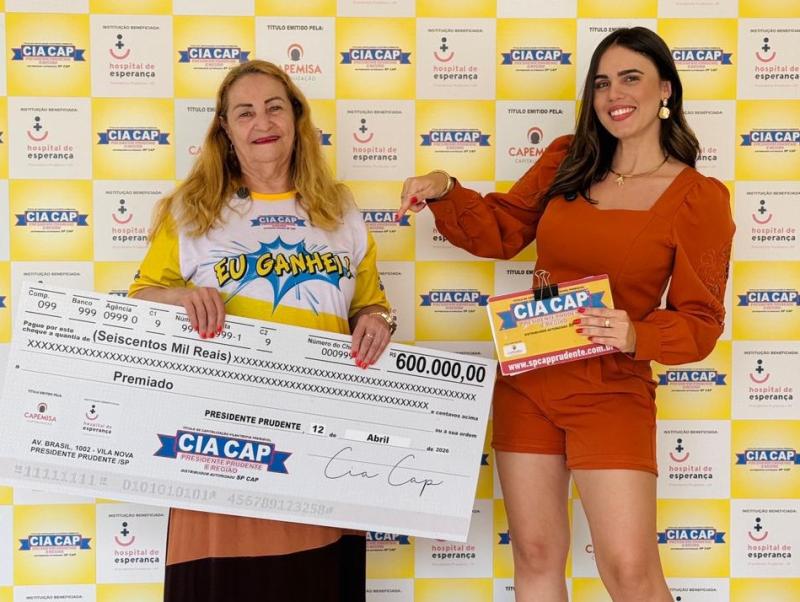 D. Neusa Molina recebeu o cheque simbólico de R$ 600 mil, através da repórter CiaCap, Tati Piovanni