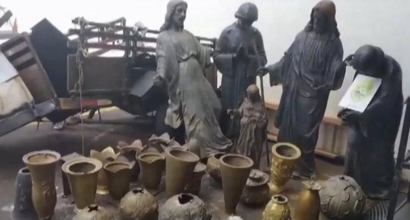Vasos, imagens sacras e esculturas de bronze foram localizados após acidente no Paraná