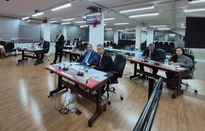 Vereadores aprovaram dois PLs de autoria do Executivo que entraram na pauta com urgência