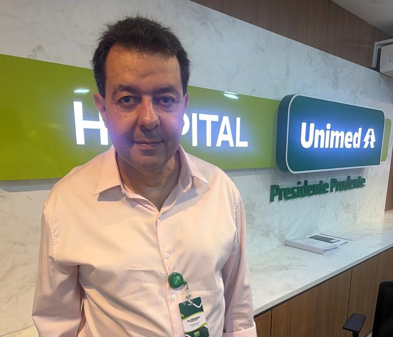 Dr. Fernando Sesti, especialista em Gastroenterologia e Endoscopia Digestiva