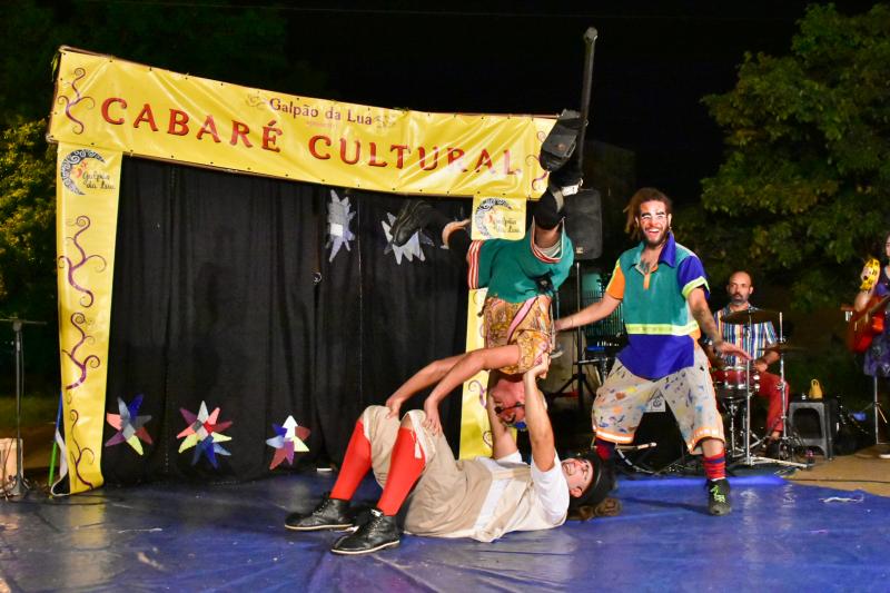 Espetáculo “Cabaré Cultural” do Galpão da Lua