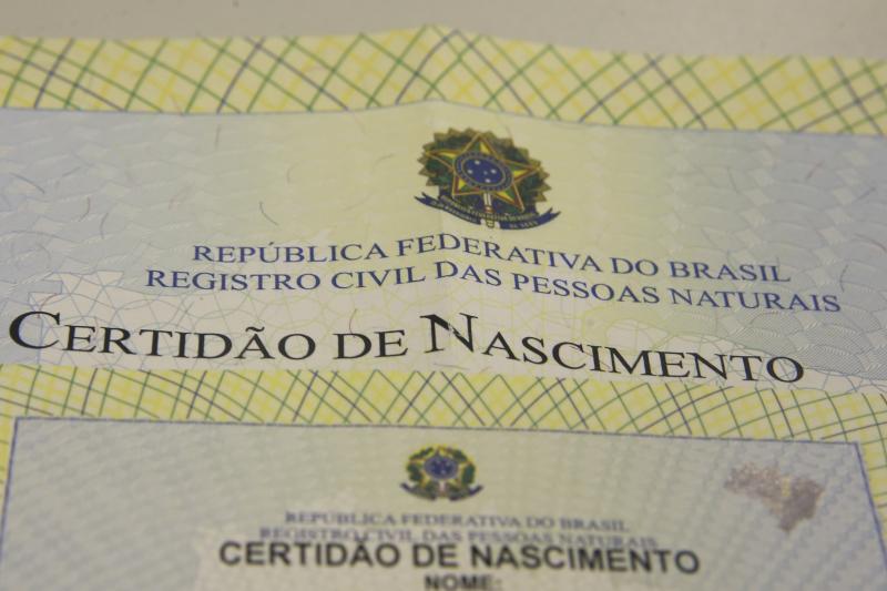 Reconhecimento da paternidade garante direito à identidade e acesso a benefícios sociais, herança e pensão alimentícia