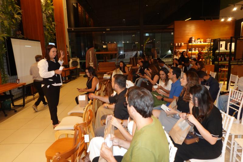 GABRIELA PIRES, GESTORA EXECUTIVA DO NUCLEO PREMIUM ABRE MAIS UMA EDIÇÃO DO CONECTA PREMIUM EXPERIENCE, NA SEDE DA MACHADO PORTAS