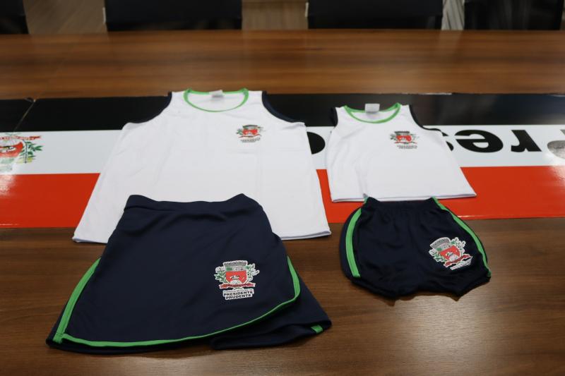 Kits serão entregues a partir de segunda em todas as escolas municipais