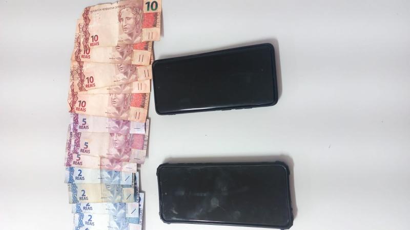 Celulares, carteira e dinheiro de idoso foram recuperados por policiais militares