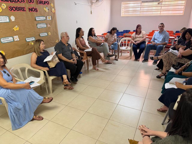 Encontro conduzido pela chefe da SAS contou com participação de gerentes dos Cras