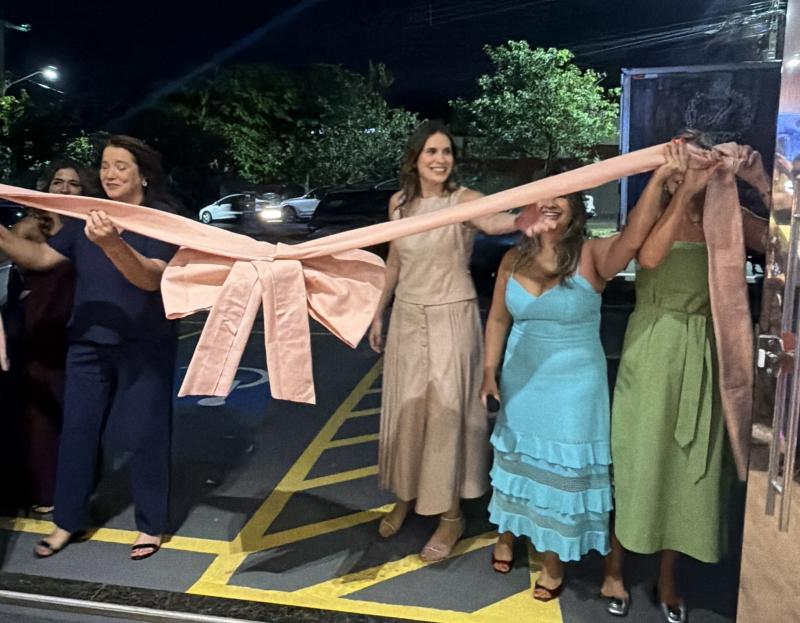 Candu Siqueira, médica do Unilab Ela, e as diretoras Marcia Germano Briguenti, Bruna Lemos Pellegrini, Claudia Magalhães e Maria Helena Ceravolo Lemos descerram a fita inaugural