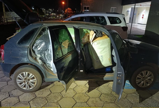PM apreendeu 5 mil óculos, além de dezenas de blusas e bolsas femininas, em Santo Expedito