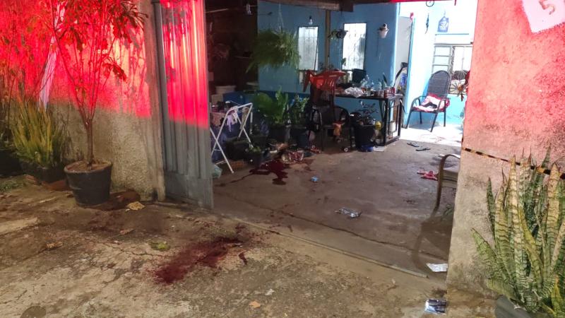 Acionada, PM se dirigiu à residência das vítimas, local do crime, onde autor se apresentou como vizinho