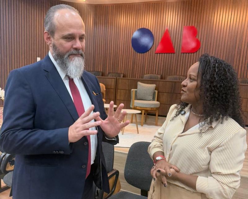 Eduardo Ferrari e a presidente da OAB Prudente, Viviane Segatto 
