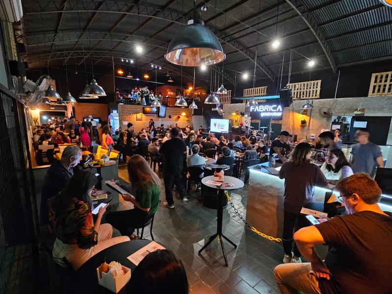 Programação do evento ocorre dentro de bares de Prudente