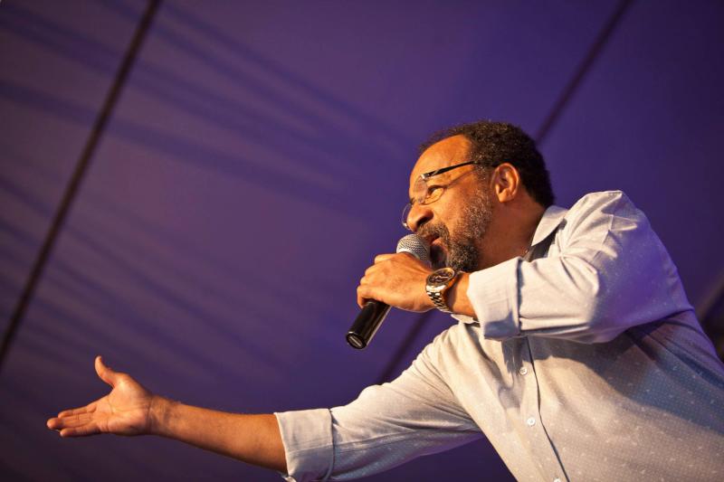 Chico Mendes apresenta canções autorais e clássicos de um dos maiores nomes do samba brasileiro: Martinho da Vila