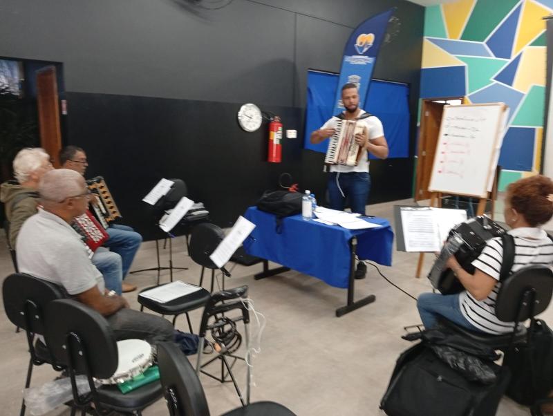 Aulas gratuitas são realizadas no Centro Cultural Rosa Vantini Martinez