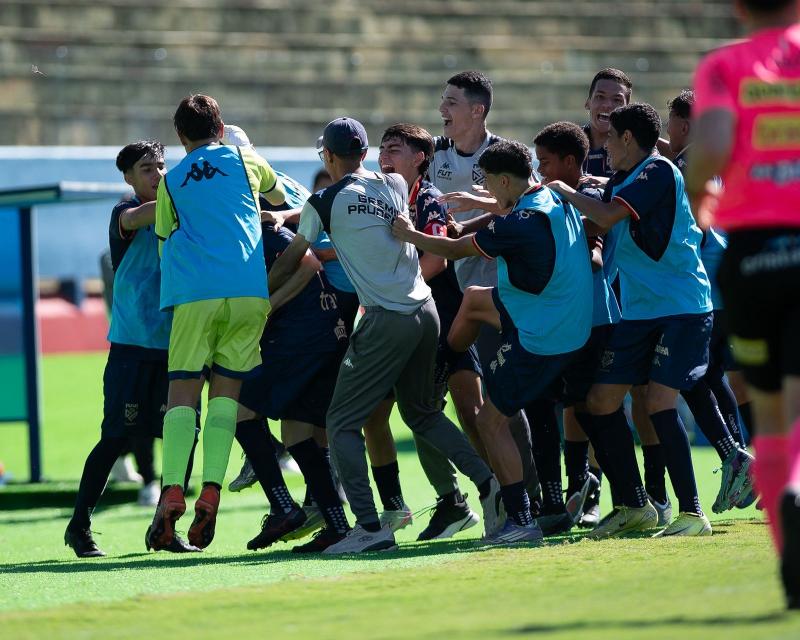 Comemoração dos atletas do Sub-15, diante da vitória de 3 a 2 em cima do Novorizontino