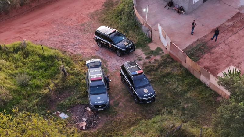 Cães indicaram que havia manuseio de drogas em local onde dinheiro e balança foram apreendidos