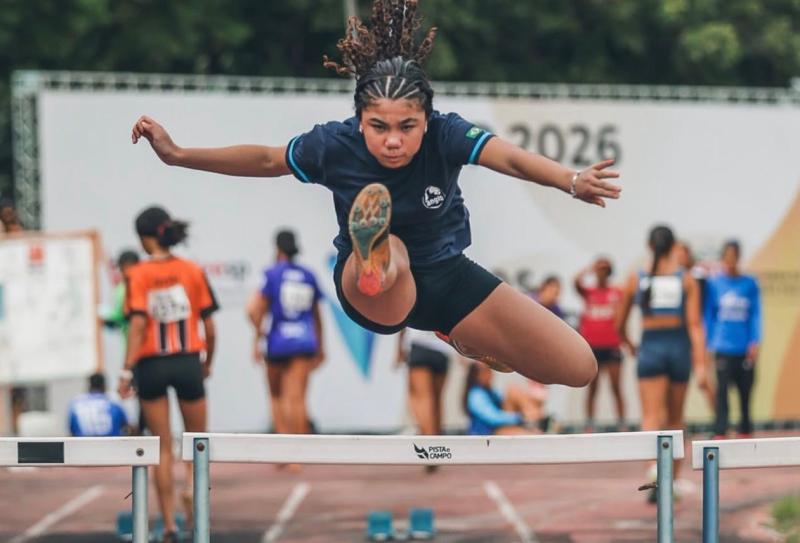 Nos 100 metros com barreiras (prova individual), atleta registrou o tempo de 15.95seg