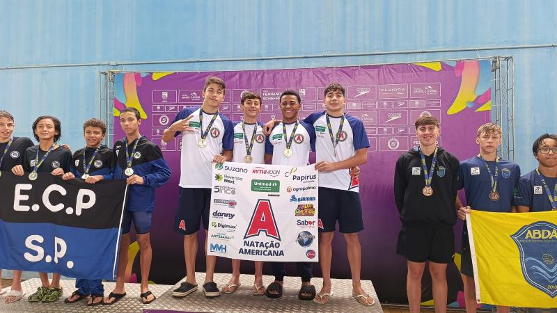 Medalha de ouro hoje, no revezamento 4x100 m livre