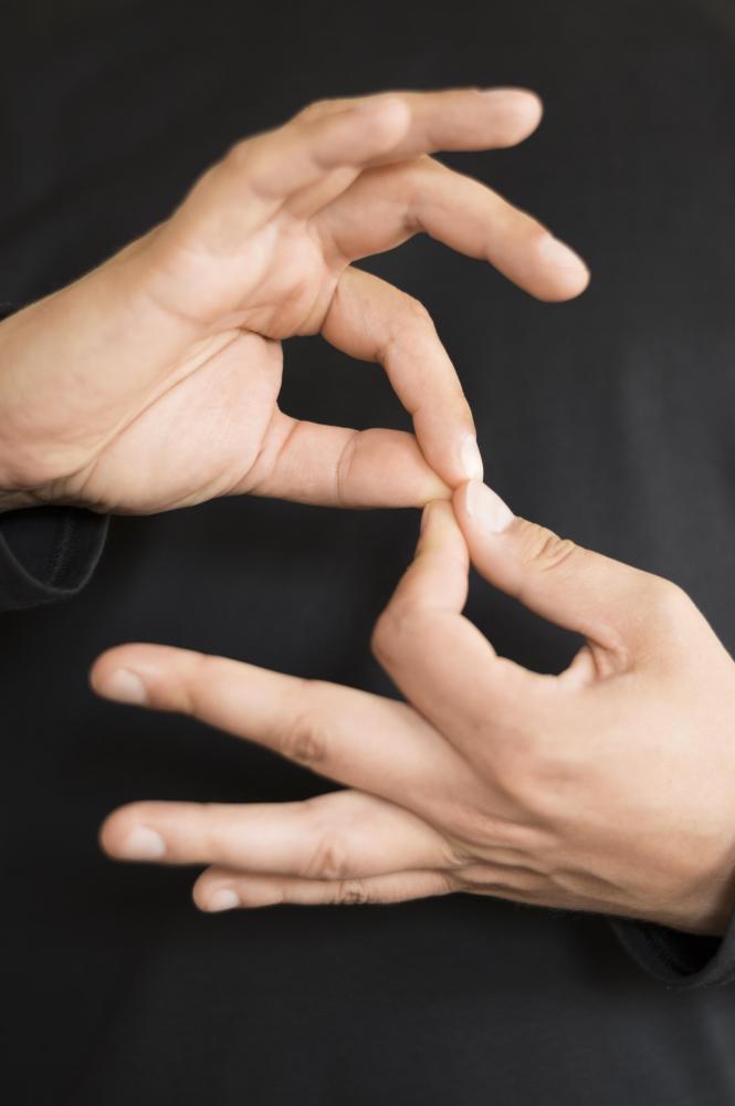 Iniciativa busca tornar pleito mais acessível e inclusivo às pessoas surdas ou com deficiência auditiva