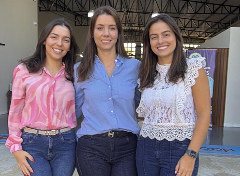 As irmãs Fernanda, Juliana e Luciana Grandi Lemos, diante de seu novo empreendimento na cidade