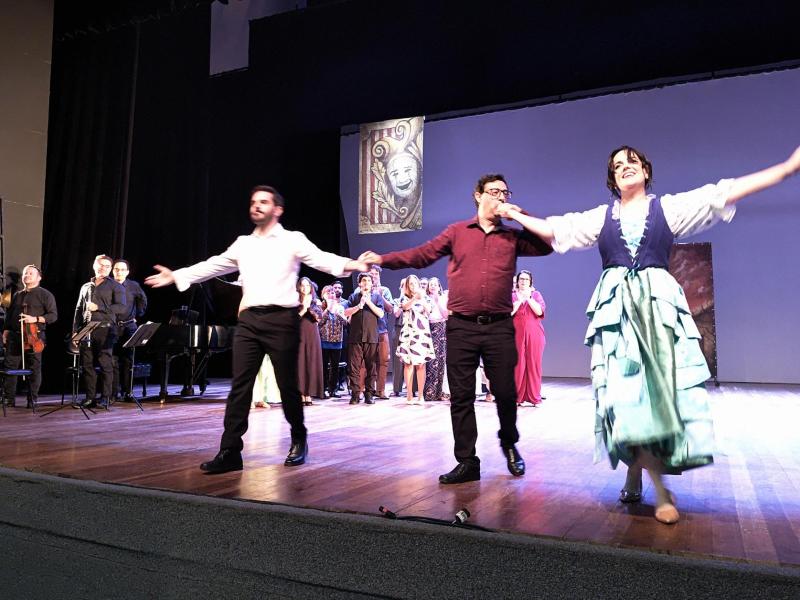 “Elixir e seus Amores” reúne trechos de populares óperas italianas em uma montagem cênica sensível e técnica