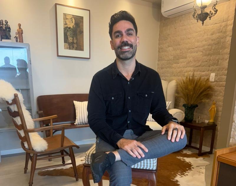O designer de interiores e consultor de obras, Rafael Fernandes