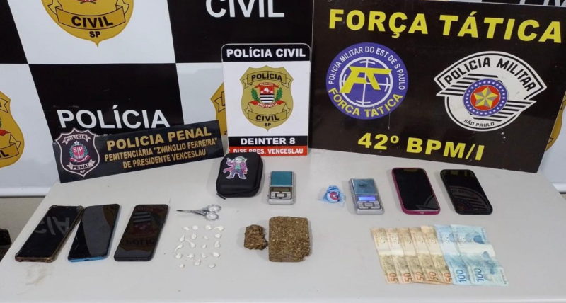 Na residência do adolescente foram apreendidas porções de maconha e crack e três aparelhos celulares