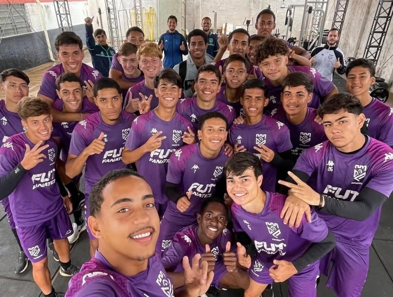 Hoje, treino foi realizado na academia, por conta da chuva