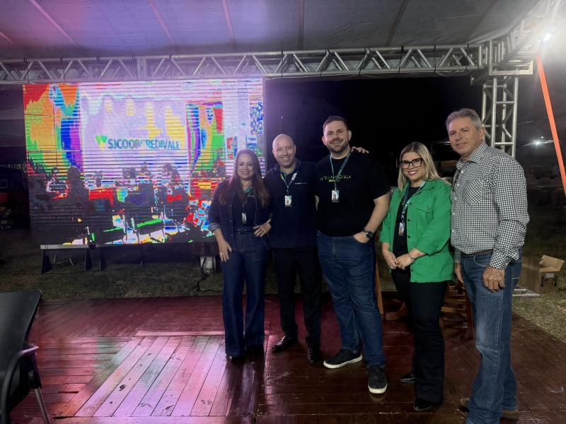 Equipe do Sicoob Credivale recepcionando visitantes na ExpoAgro 2026