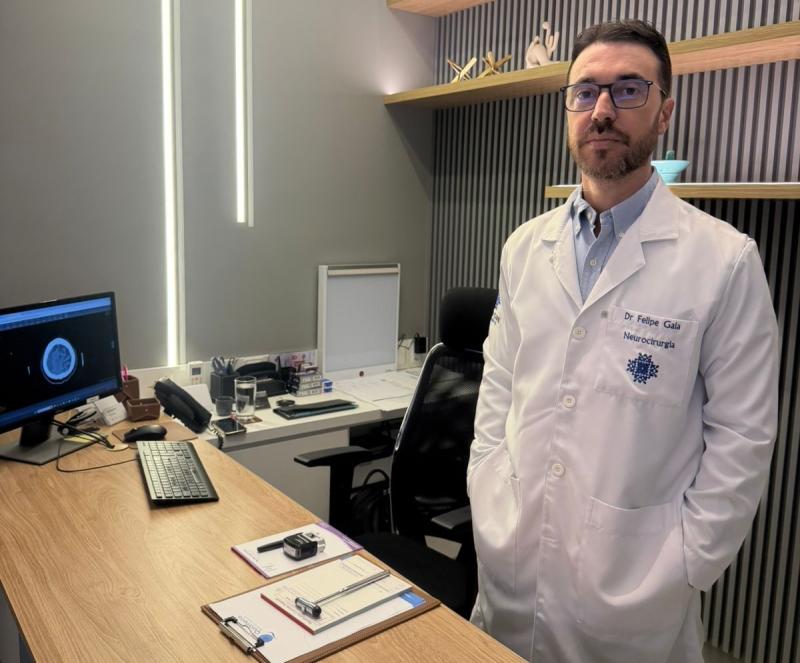 DR. FELIPE GAIA, NEUROCIRURGIÃO, EM SEU NOVO CONSULTÓRIO NA CLINICA QUIALHEIRO, NO EUROMARKET