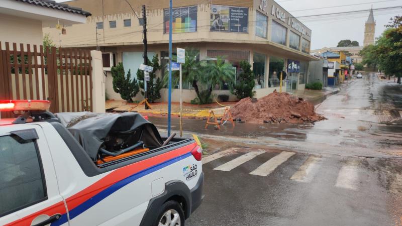 Equipes municipais permanecem em campo realizando levantamentos, desobstrução de vias, apoio às famílias e acompanhamento das áreas impactadas