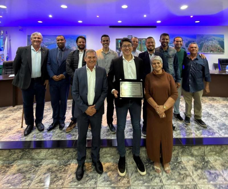 Homenagem simboliza reconhecimento pela atuação do presidente da Cetesb nas pautas ambientais do município, que há anos aguardavam avanços