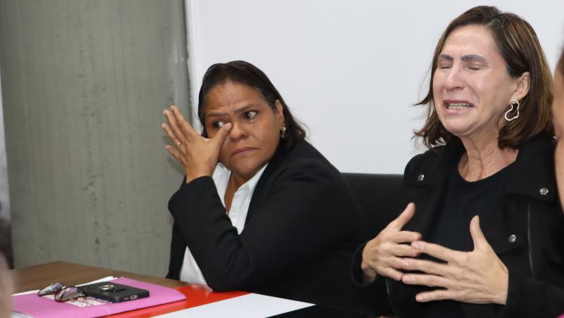Berta Lúcia (à esq.) se emocionou com anúncio após trajetória de luta vivida pelas profissionais