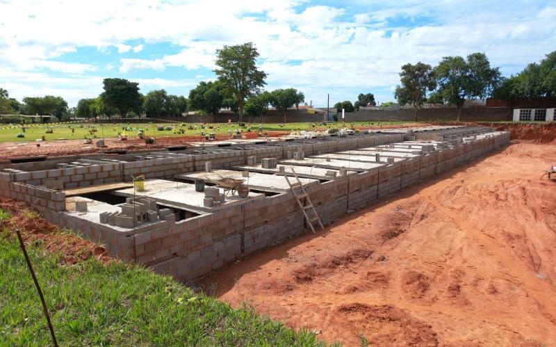 Construção de novos jazigos visa ampliar capacidade de sepultamentos do cemitério